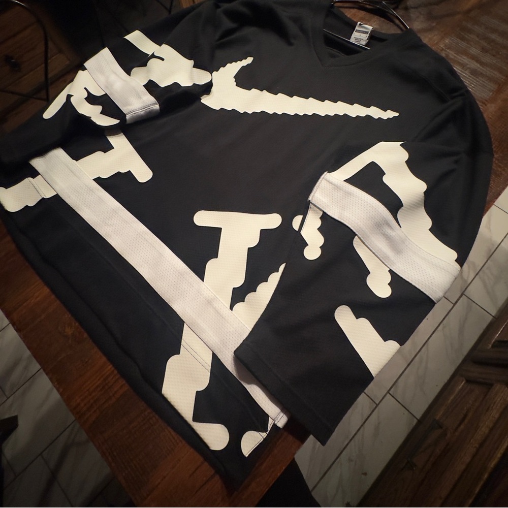 Nike Black and White Graphic Sweatshirt
